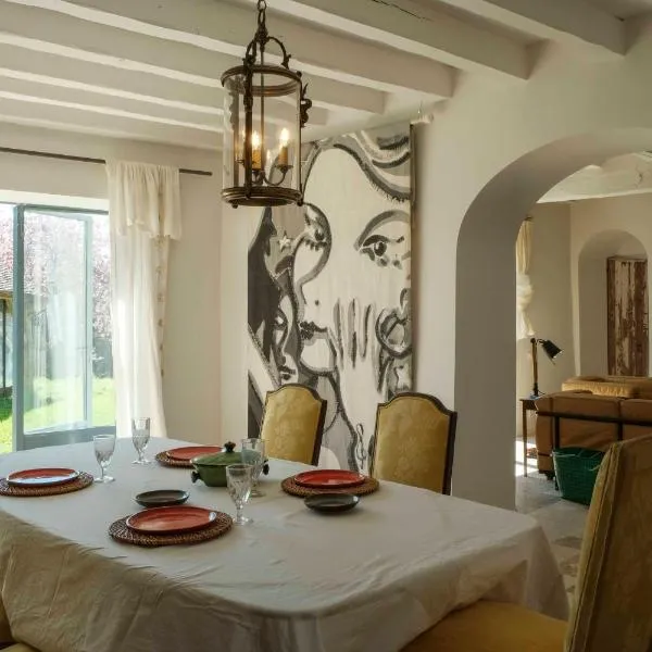 Maison Nomade Perche - MaisonNomadeChic，位于Cour-Maugis-sur-Huisne的酒店