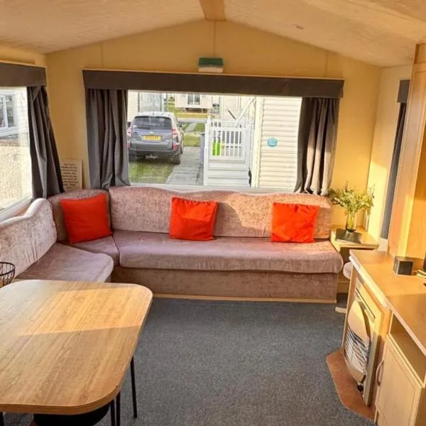 3 Bed Caravan 8 Berth Pet Friendly Parking，位于拉尔的酒店