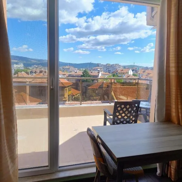 The View - Modern and Central Stay，位于Vratsa的酒店