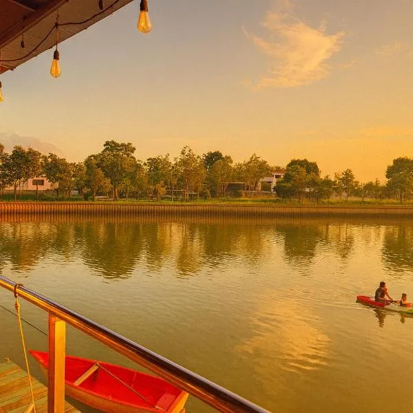 BBQ,Canoe,KTV, Up to 15 Pax, Entire Villa，位于巴淡岛中心的酒店