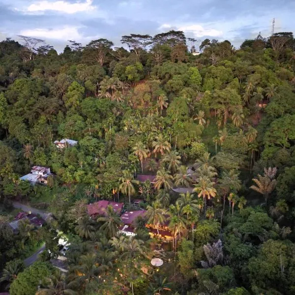 Air Manis Hillside Villa Cafe & Resto，位于巴东的酒店