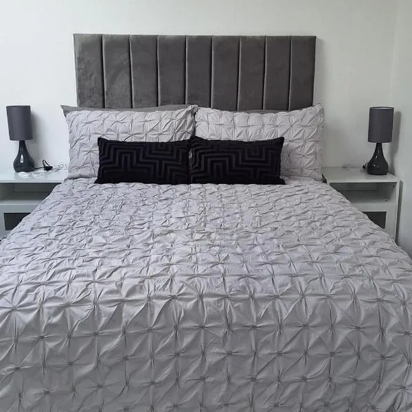 Lodge - Sleeps 2 - Pet friendly - Parking - Patio，位于锡德卡普的酒店