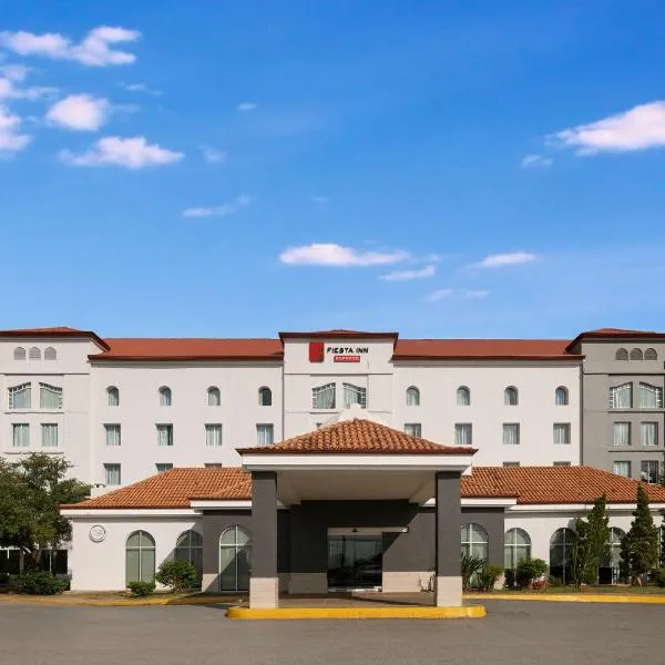 Fiesta Inn Express Nuevo Laredo，位于新拉雷多的酒店