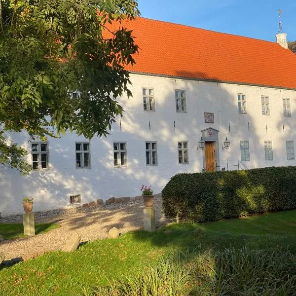 Staarup Hovedgaard，位于霍伊斯莱乌的酒店