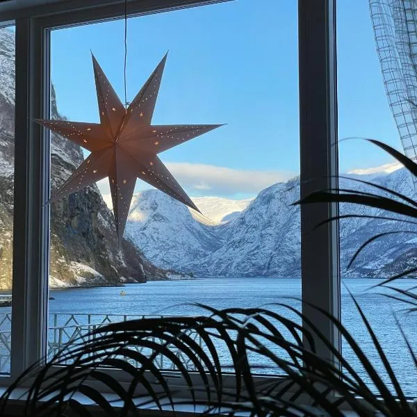 Svingen Guesthouse - Panoramic Fjord Views in Flåm，位于弗洛姆的酒店