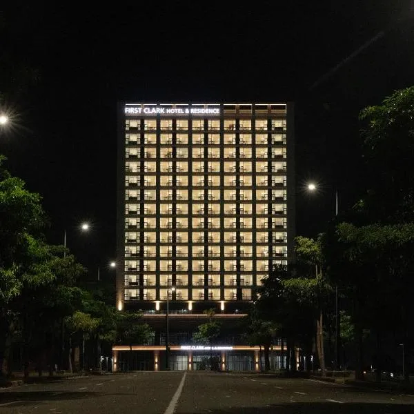 The First Clark Hotel and Residence，位于Pampang的酒店