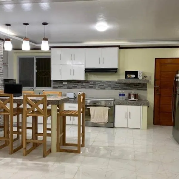 Michael's Homestay - Farm Villa near Patar Beach & Bolinao Falls，位于Bolinao的酒店