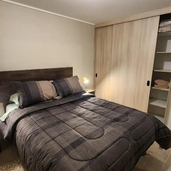 Departamento moderno, nuevo, 1D1B, inmejorable ubicación, con estacionamiento，位于洛斯安赫莱斯的酒店