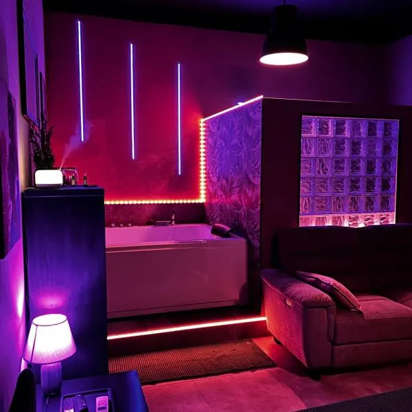 TownHouse Piraino SUITE PRIVATE SPA，位于布罗洛的酒店