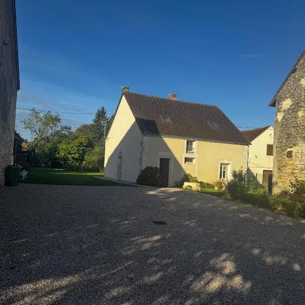 fleurs du deffand 10 personnes，位于Le Deffand的酒店