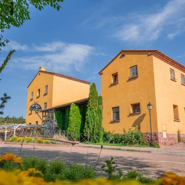 埃尔莫利诺酒店，位于Bezas的酒店