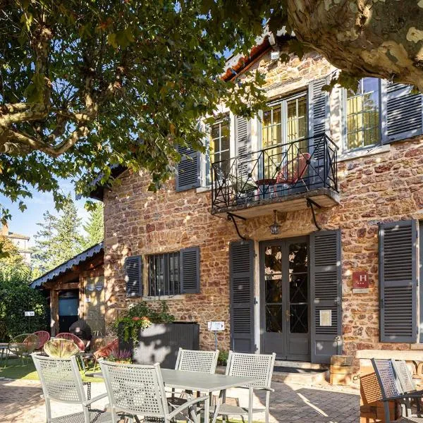 Contact Hôtels Le Savigny & Spa，位于波拉斯的酒店