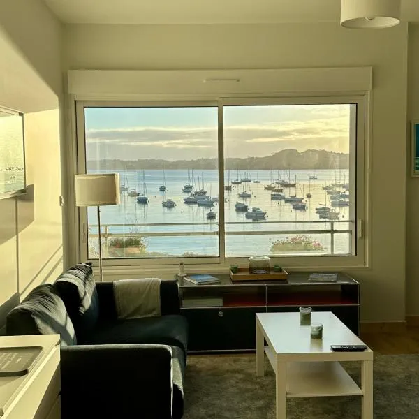 Appartement Design IX - Port du Rosmeur - Sublime Vue Mer - Parking，位于杜瓦讷内的酒店