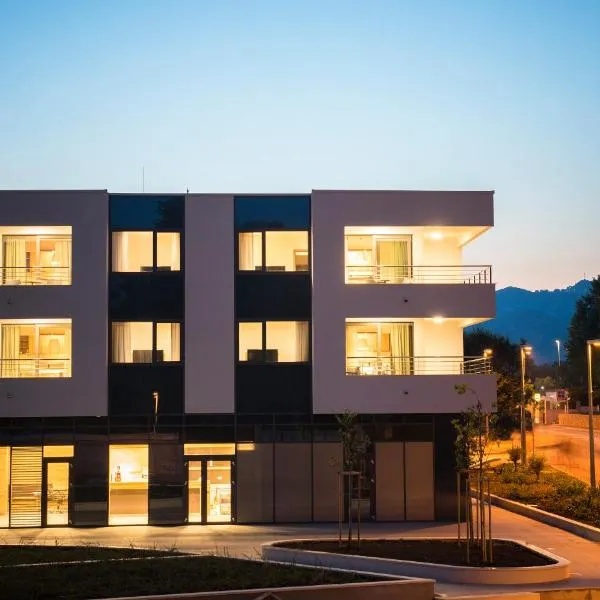 Maistra Select Srebreno Premium Apartments，位于米利尼的酒店
