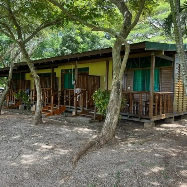 La Ensenada Lodge，位于Abangaritos的酒店