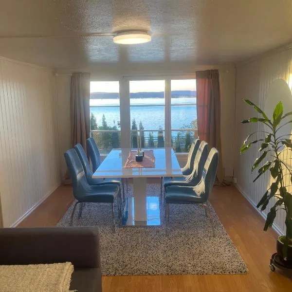 Nice Family Friendly apartment 2 bed Rooms with sea view located in Nordstrand for 5 guests with a garden and grill with sea view just beside the apartment，位于奥斯陆的酒店