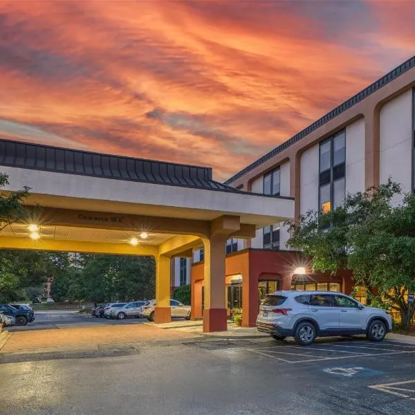 芝加哥隆巴德贝斯特维斯特必住普拉斯酒店，位于隆巴德的酒店