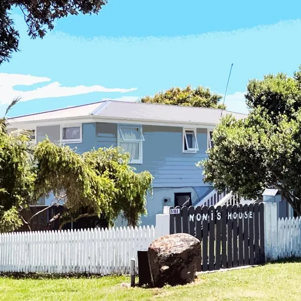 'Noni's House' Coastal Opononi Hokianga，位于奥波诺尼的酒店