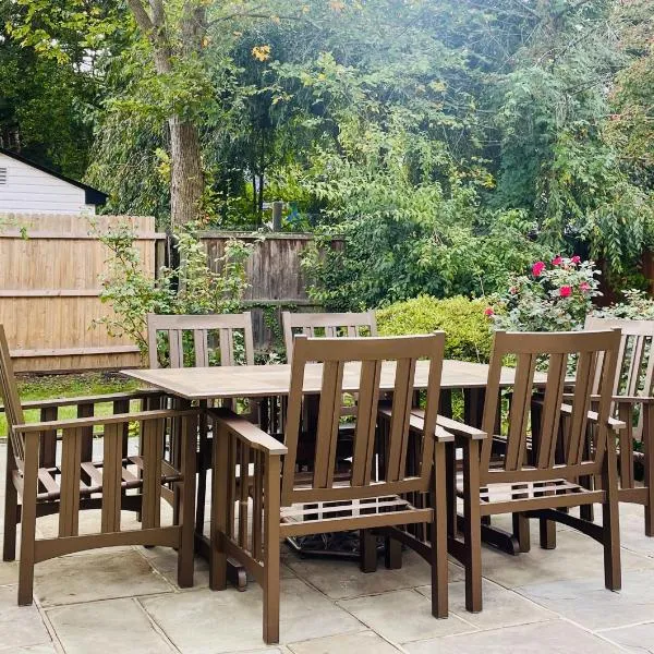 Private Estate, walk to Princeton downtown, 3 Bedrooms, 2 Bath, with Free Parking，位于普林斯顿的酒店