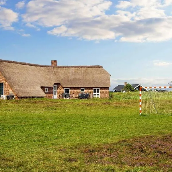 12 person holiday home in Ringkøbing-By Traum，位于森讷维的酒店