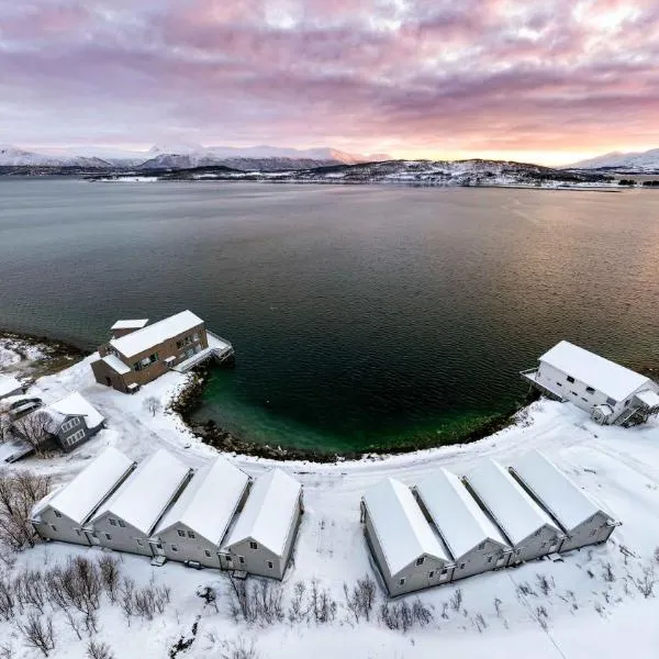 Steam Pier Adventure Hotel，位于Kvaløya的酒店