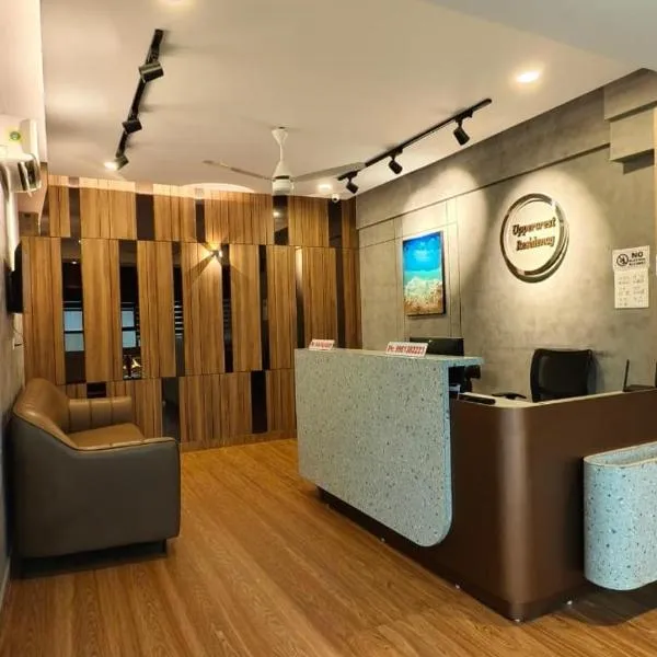 UPPERCREST RESIDENCY PALA，位于Pala的酒店