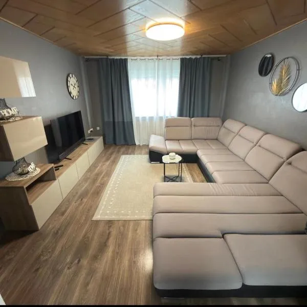 Ferienwohnung Saika，位于Diefflen的酒店