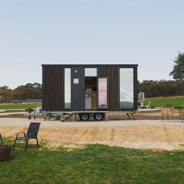 Farm Stay at Sheltered Paddock X by Tiny Away，位于Warrenmang的酒店