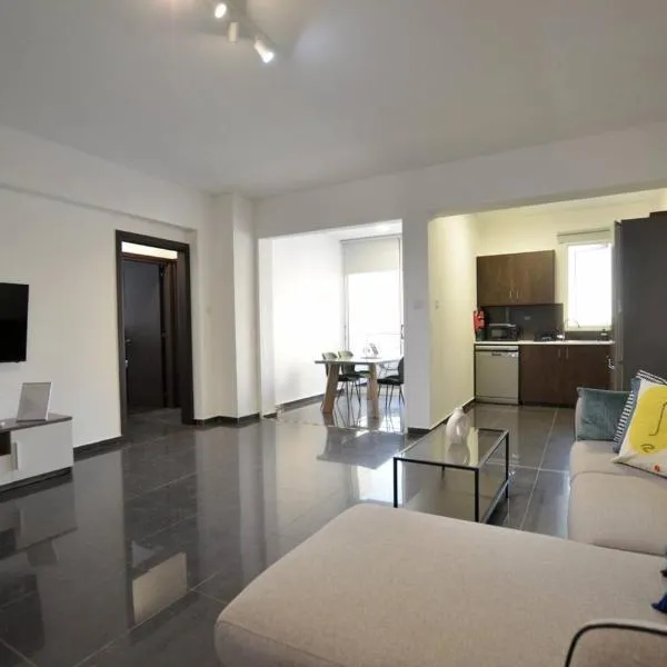 Central 2 bdr Flat St Lazaros - Phoenix Lodge，位于拉纳卡的酒店