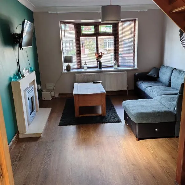 Relaxing retreat close by the lakeside，位于Balderton的酒店