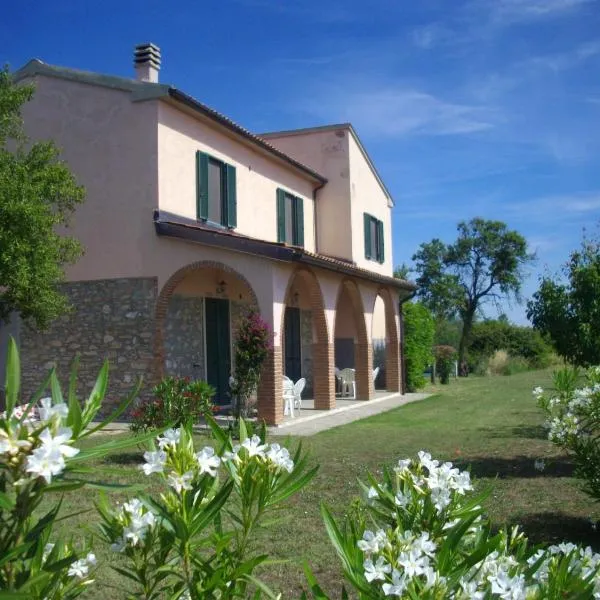 Casale Piombino Golfo Follonica Elba，位于皮昂比诺的酒店
