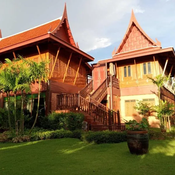 เรือนไทยพราวพิมาน Proudpiman Thai Heritage House，位于Ban Bang Toei (1)的酒店