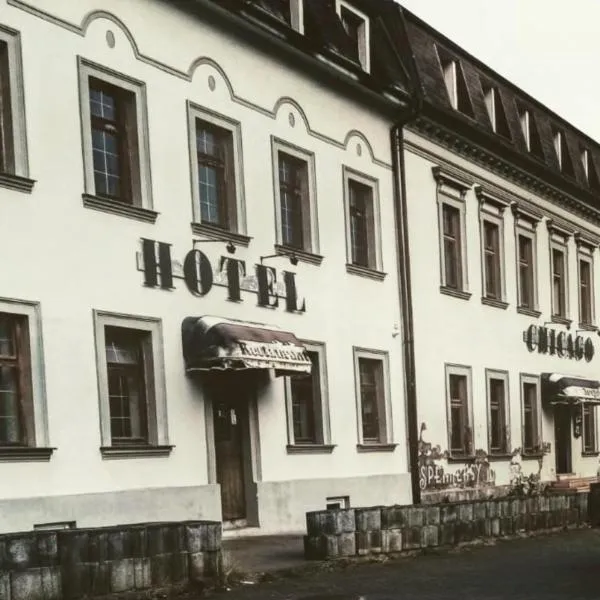 芝加哥酒店，位于霍穆托夫的酒店