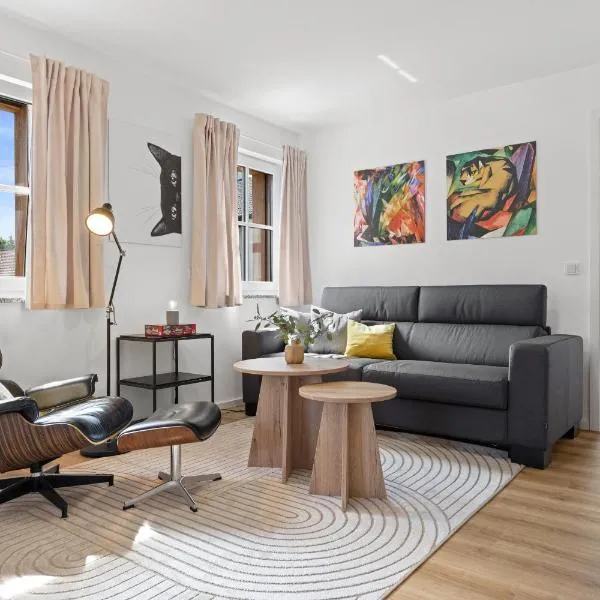 BALANCED Münsing Apartments, vollausgestatte Ferienwohnungen Nähe Starnberger See，位于明辛的酒店
