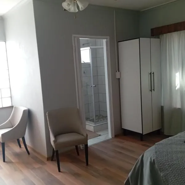 Yakhe spacious self catering accommodation，位于伊登维尔的酒店