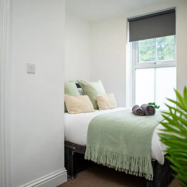 St James Court Serviced Accommodation，位于德比的酒店