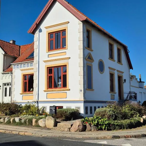 Alice Pedersen Bed and Breakfast，位于博恩瑟的酒店