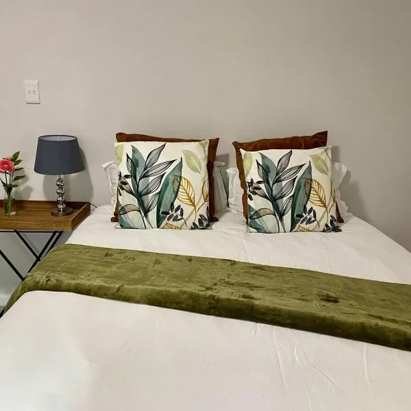 Garden flat Durbanville - with Office, WiFi and secure gated parking，位于Eversdal的酒店