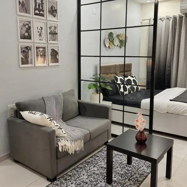 Aura Abode with private garden，位于卡尔贾特的酒店