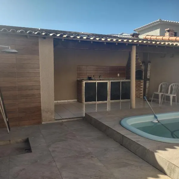 Casa com 03 Quartos, Piscina e Churrasqueira em Itaipuaçu Maricá RJ，位于马里卡的酒店
