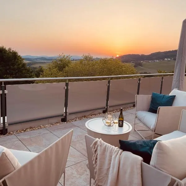 Exklusives Penthouse mit Whirlpool, Panoramaterrasse, Kino & Tischfußball für bis zu 8 Personen，位于瓦尔德基兴的酒店