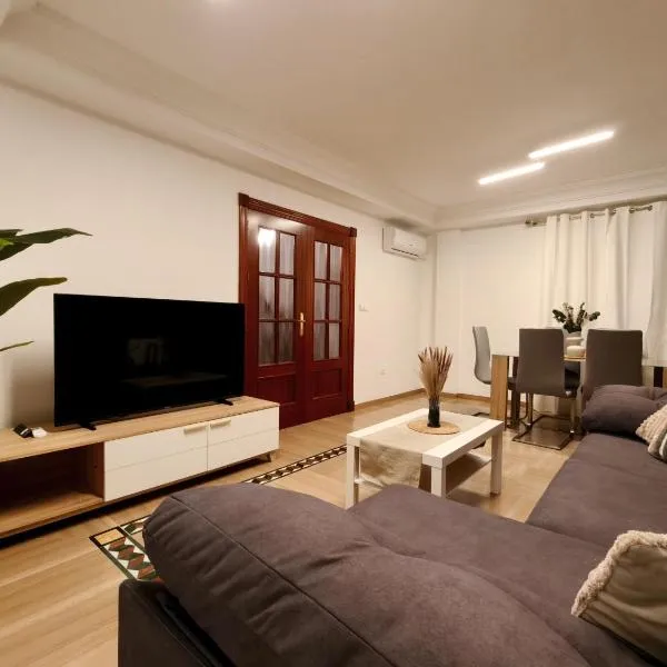 Amplio adosado en Atarfe，位于阿特佛的酒店