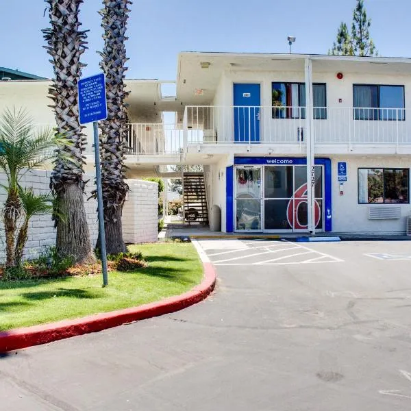 Motel 6-Bakersfield, CA - South，位于贝克斯菲尔德的酒店
