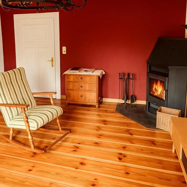 Ferienhaus Schorfheide Kamin Sauna Naturgarten nahe Seen & Wildpark，位于绍尔夫海德的酒店