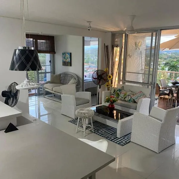 Apartamento Ricaurte 90 m2, 3 habitac, 6 personas, Peñazul La Morada LuisFeryClarita，位于里考尔特的酒店