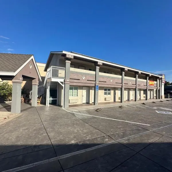 HomeTown Inn，位于洛斯巴诺斯的酒店