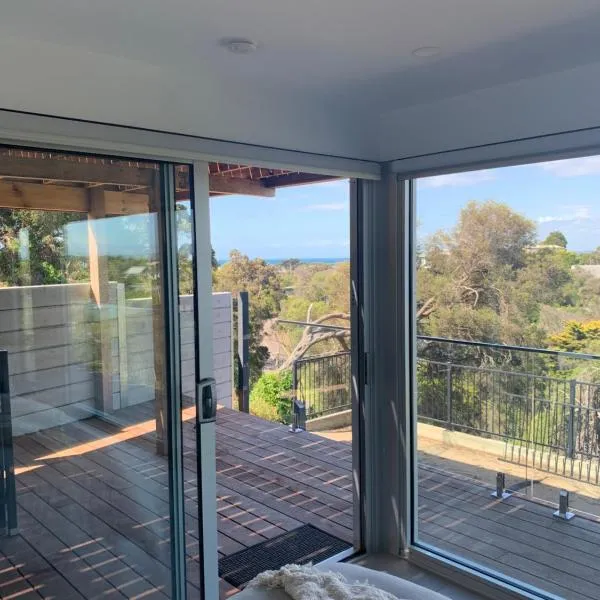 Guest house - Ocean views，位于莱伊的酒店