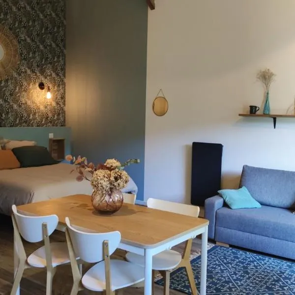 Studio Grimm - Tiny House，位于Le Cellier的酒店