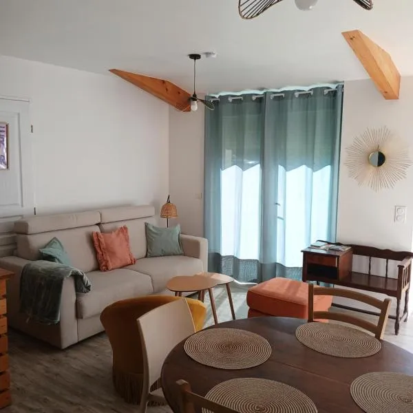 La petite maison，位于屈埃尔西地区古尔东的酒店