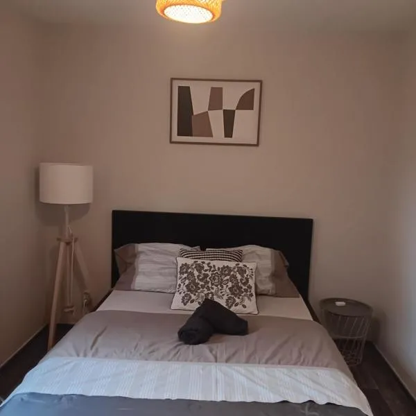 chambre privée dans une maison familiale，位于沙尔姆的酒店